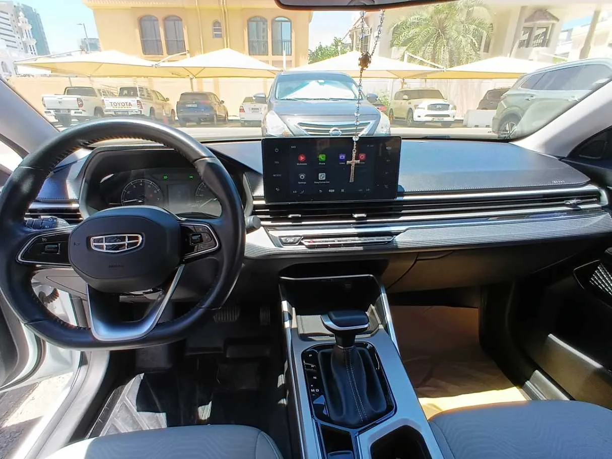 Car image 14