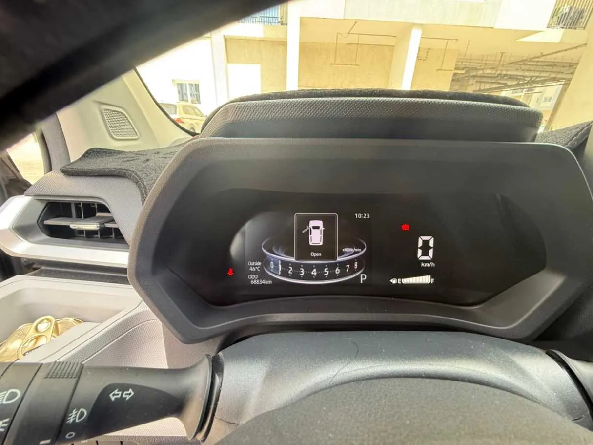 Car image 10