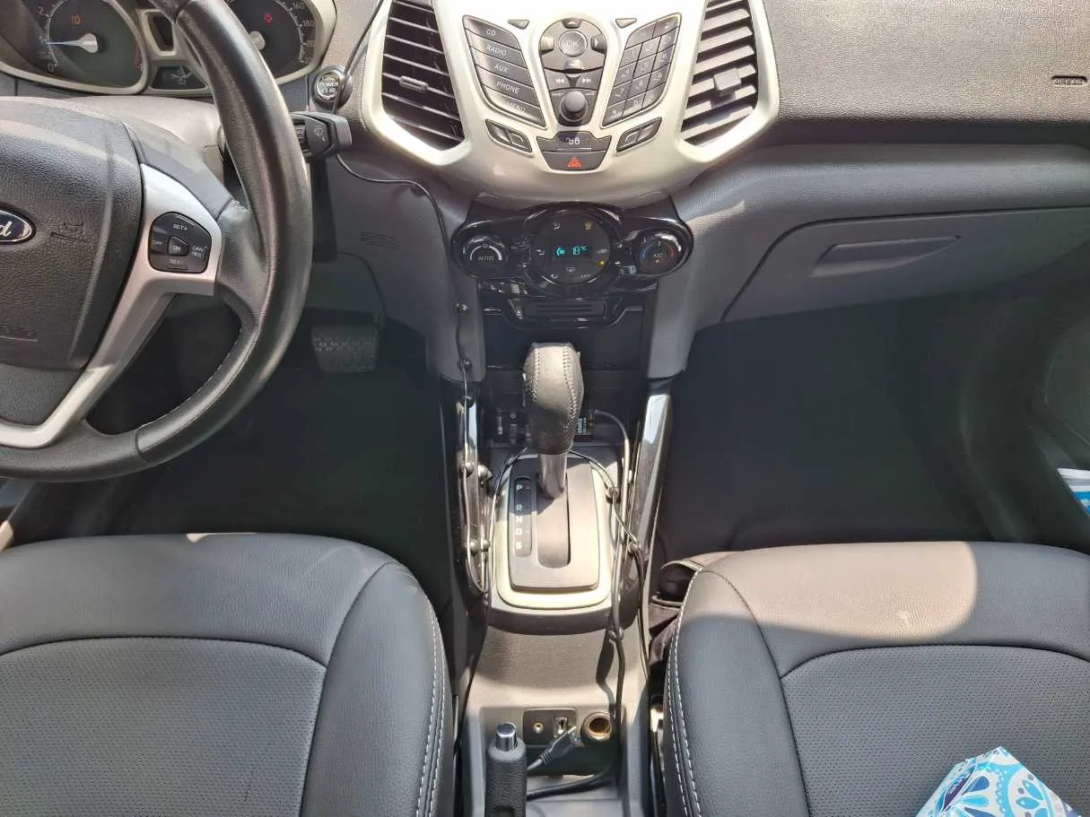 Car image 15