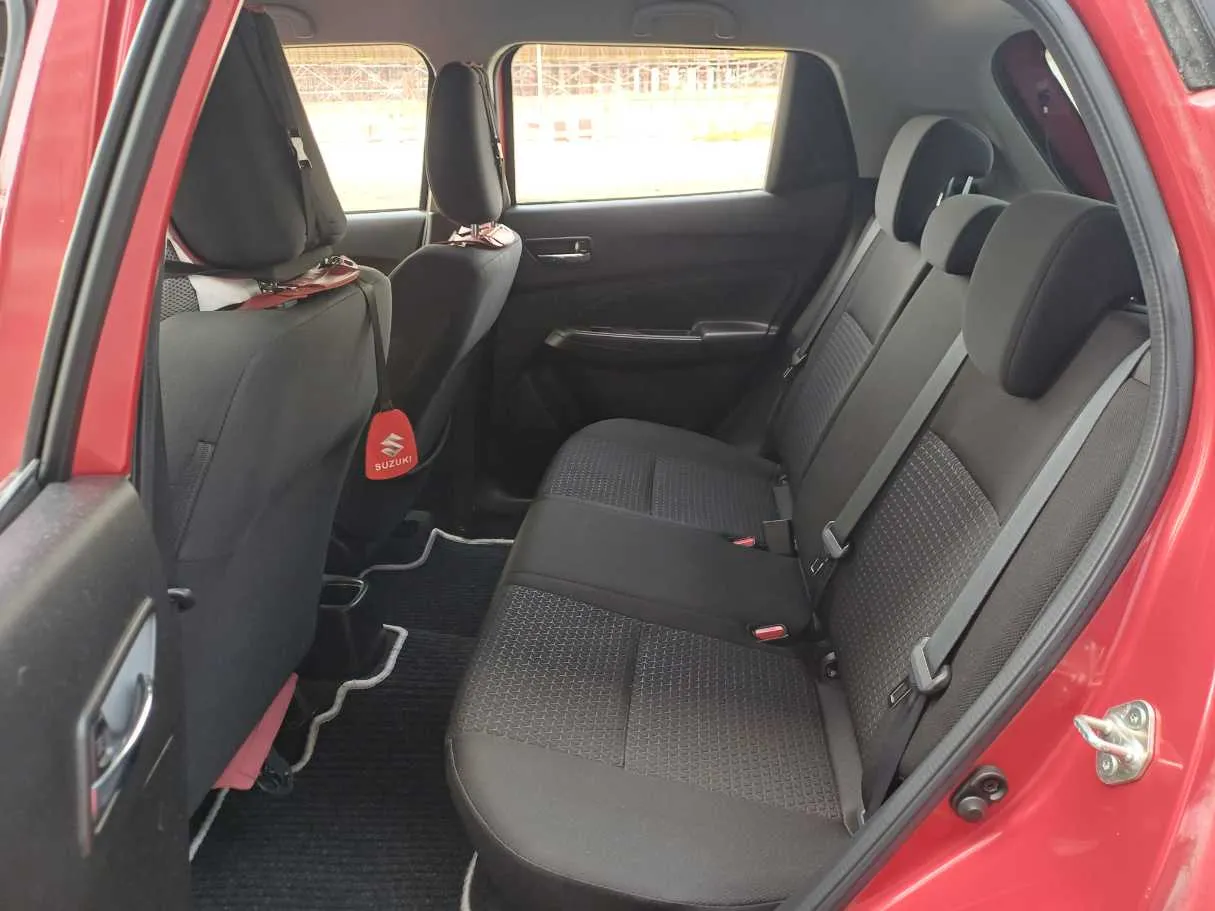 Car image 13