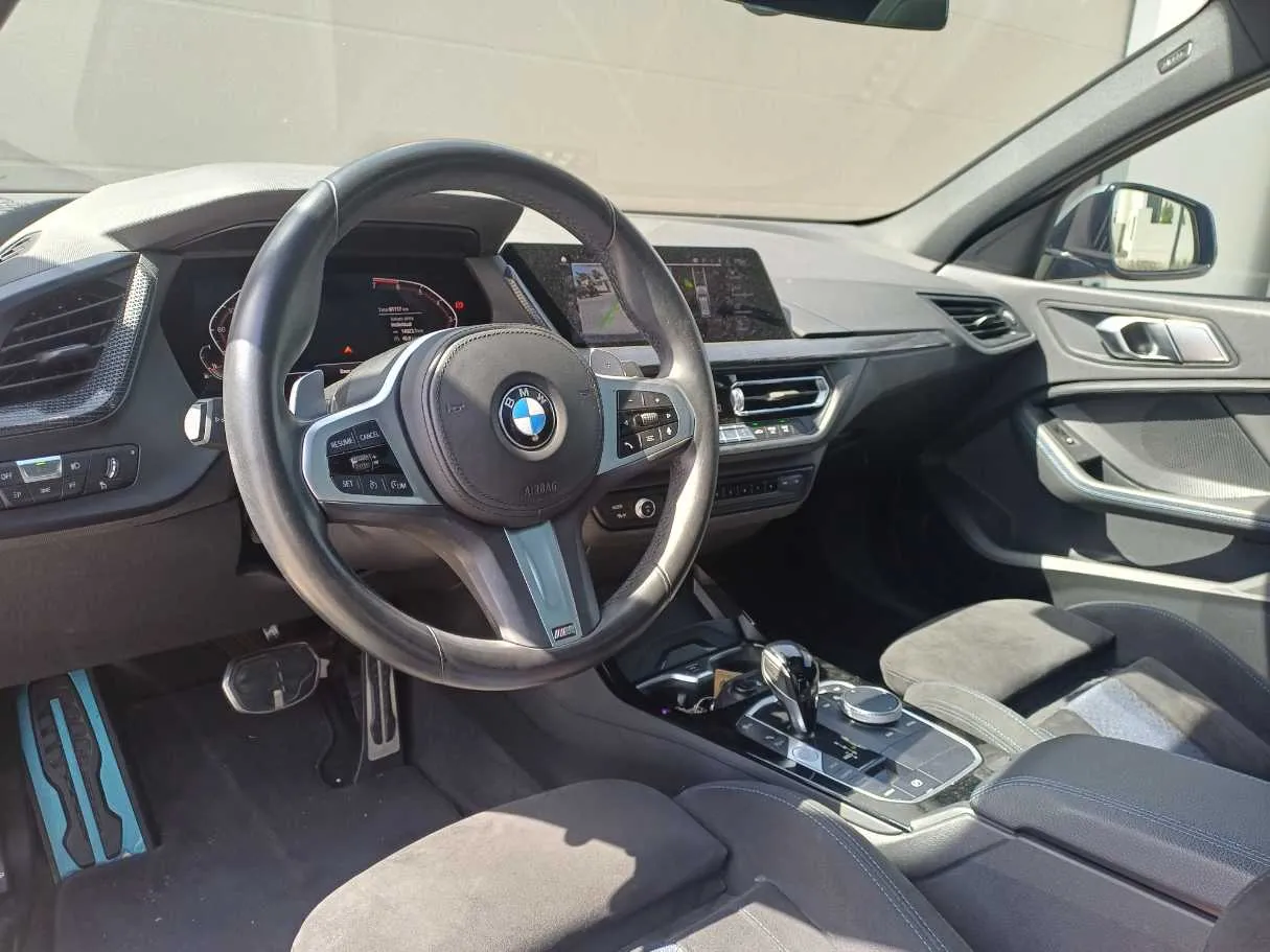 Car image 11