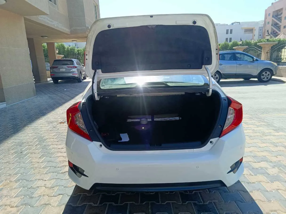 Car image 23