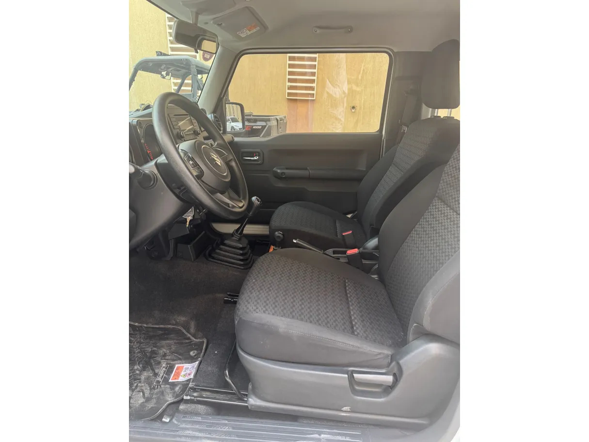 Car image 11