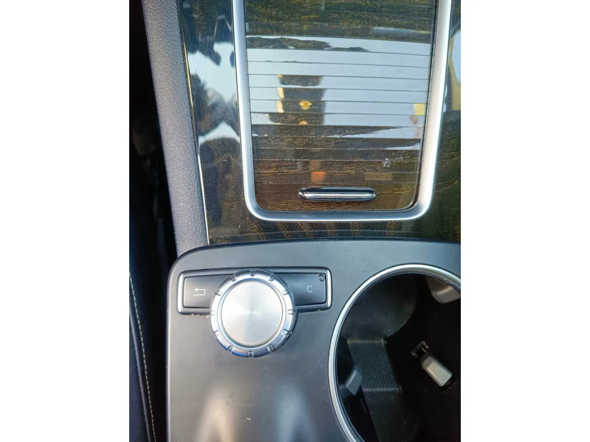 Car image 35