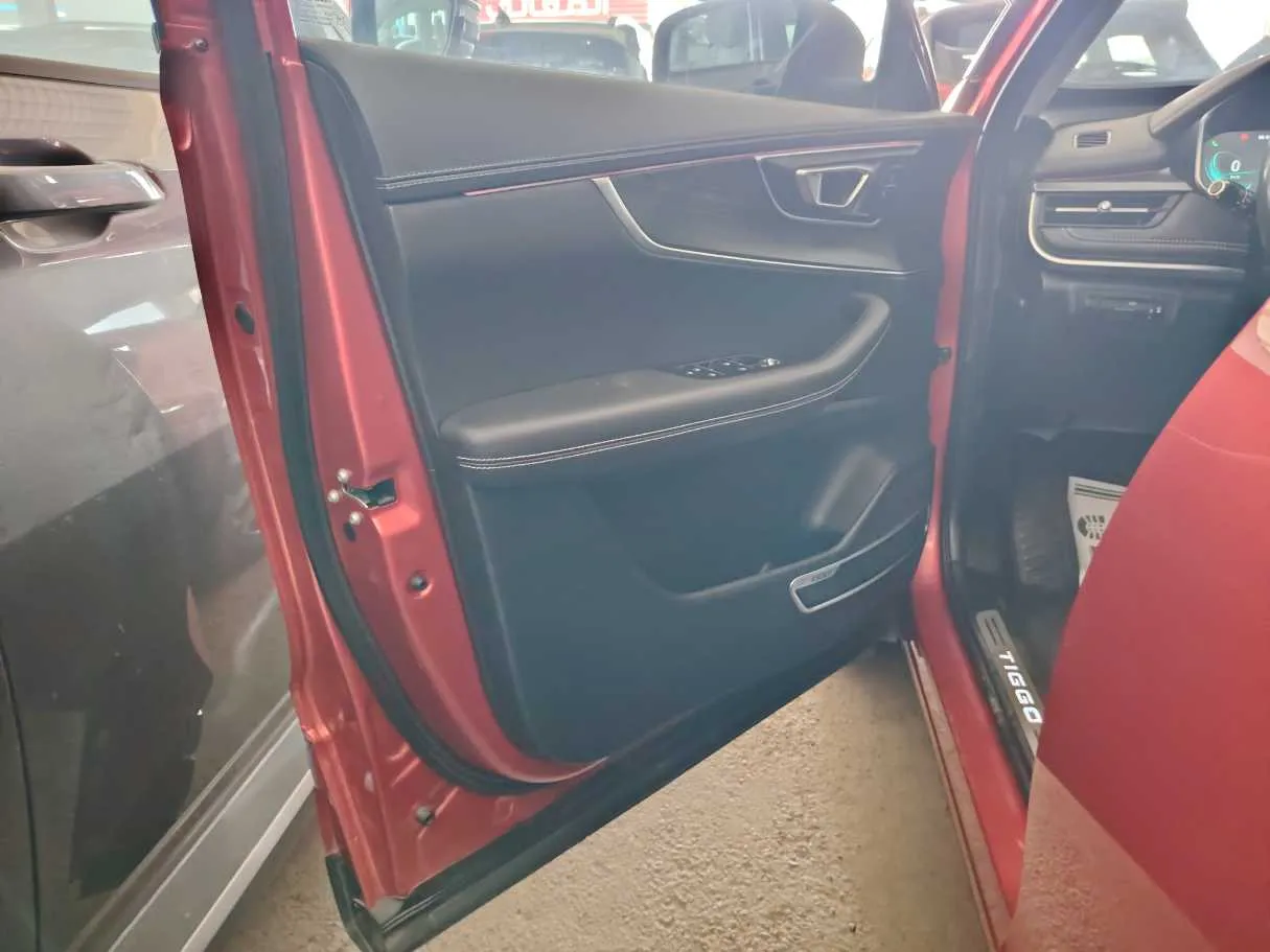 Car image 14