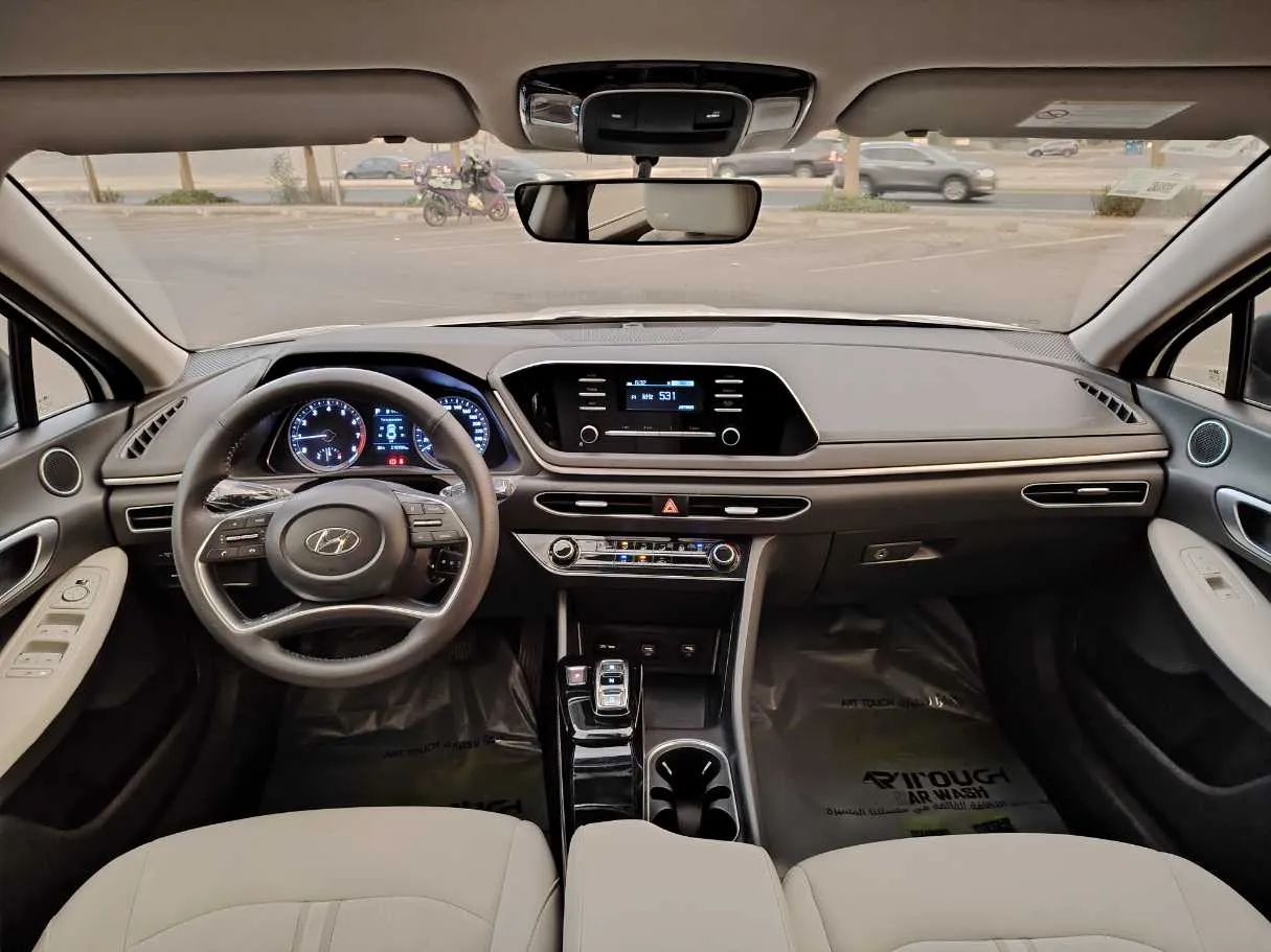 Car image 17