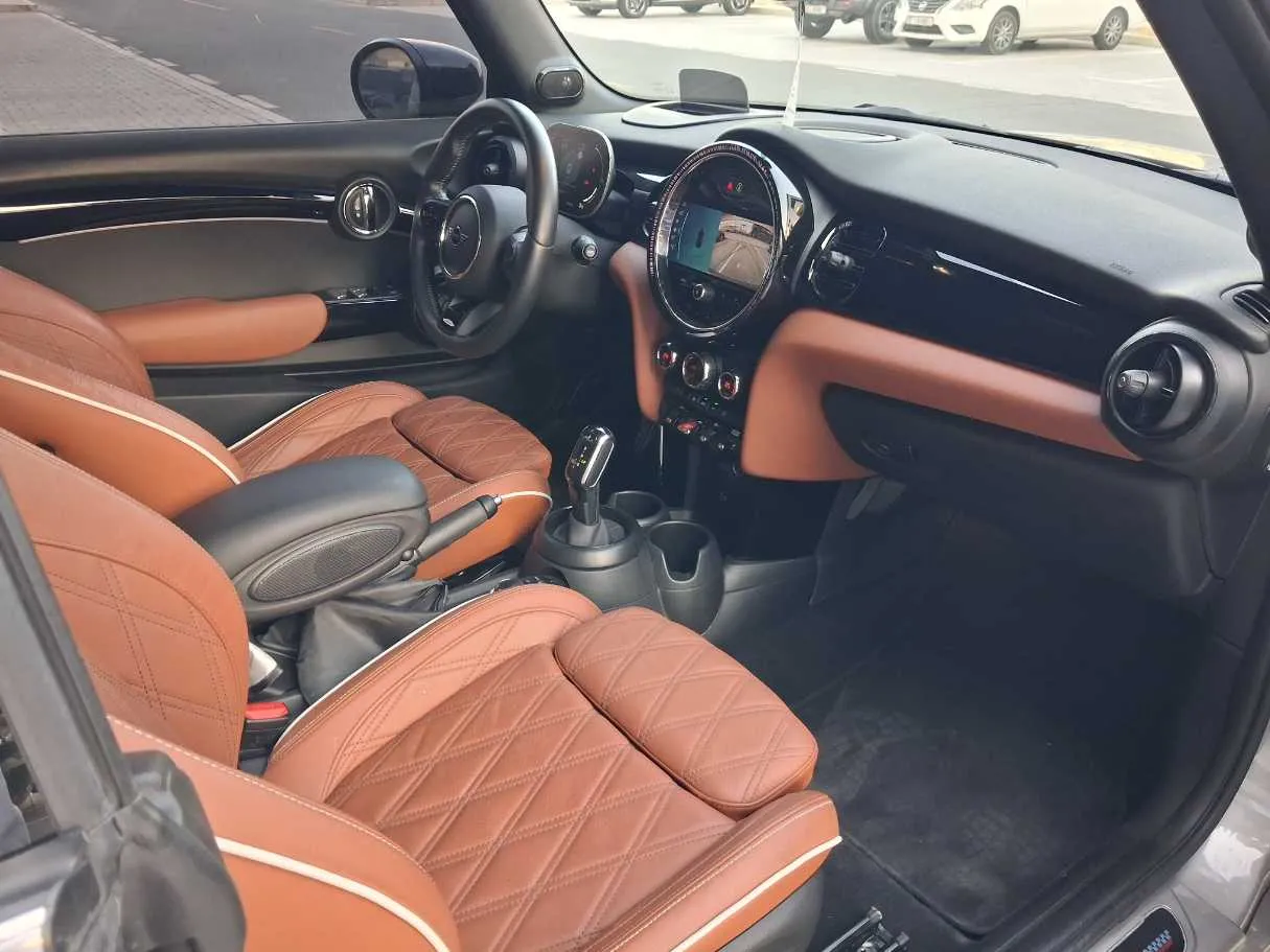 Car image 13