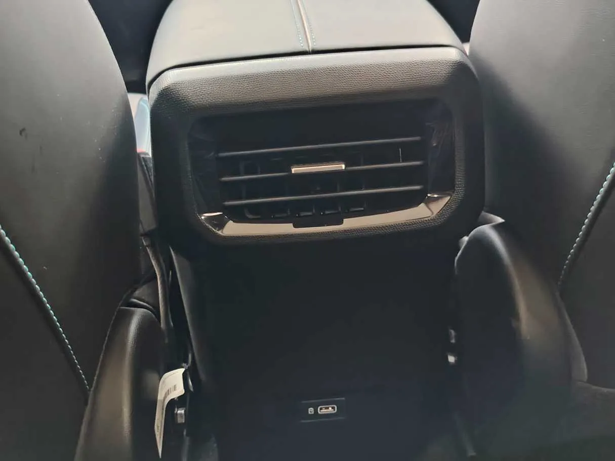 Car image 31