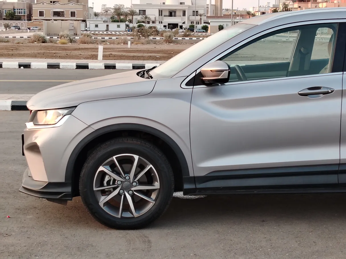 Car image 9