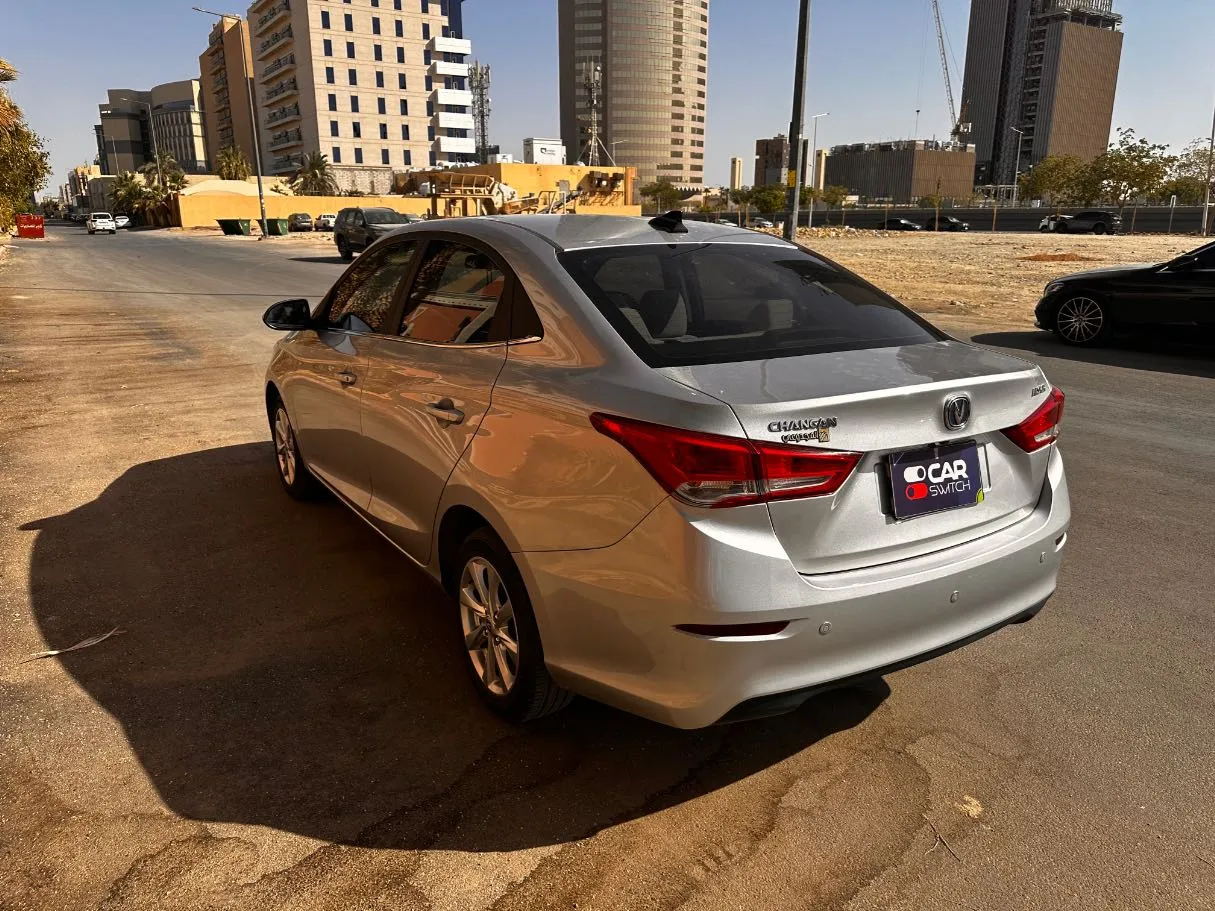 Car image 7