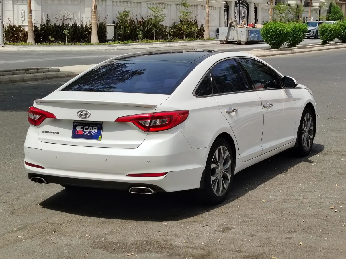 Car image 5
