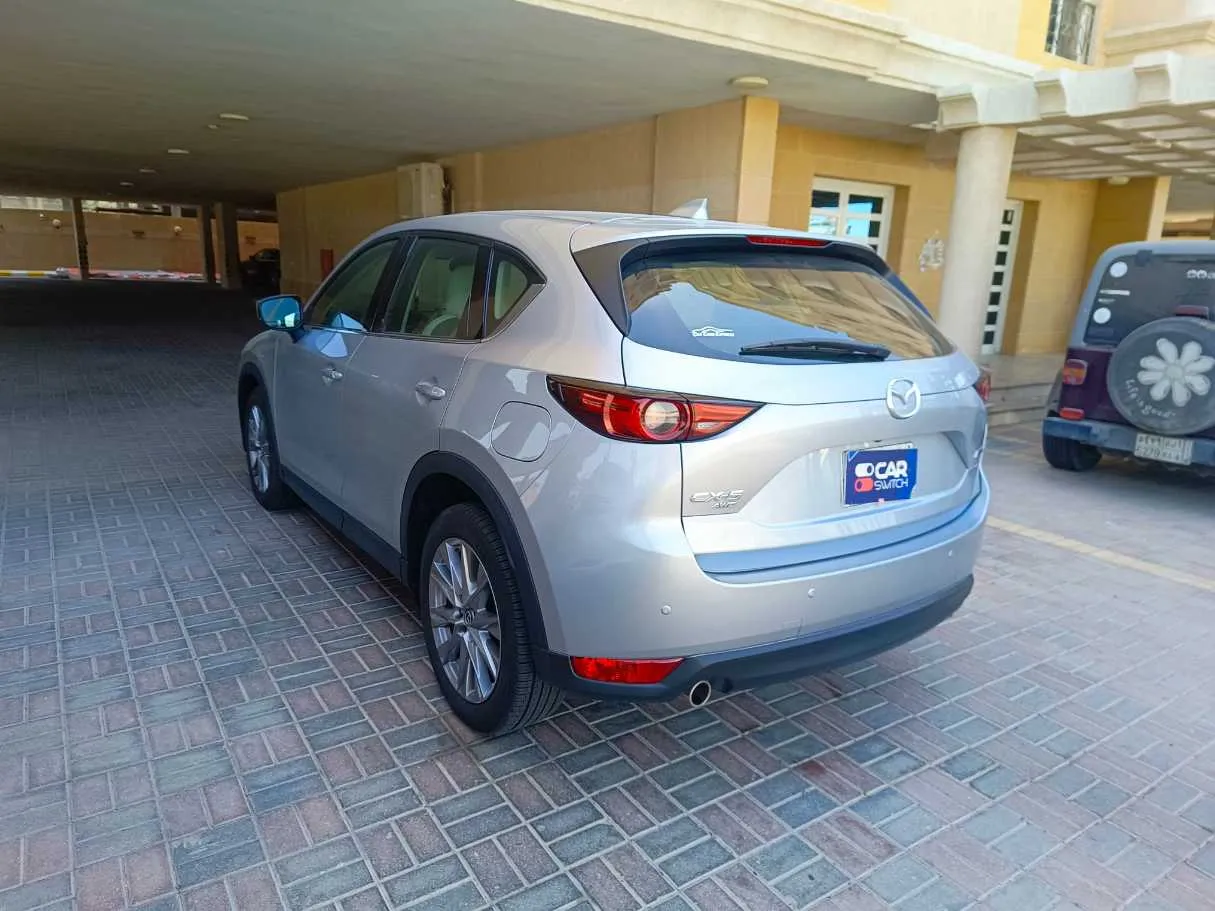 Car image 8