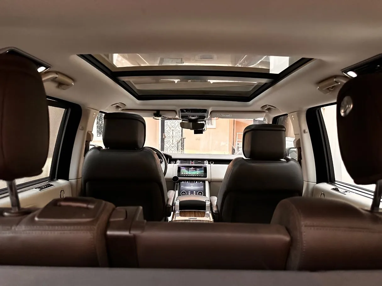 Car image 18
