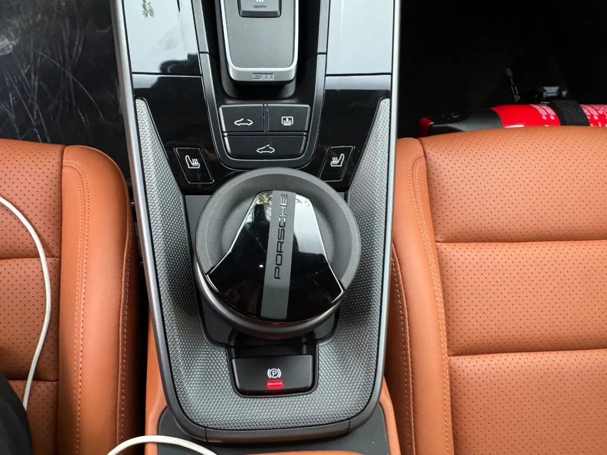 Car image 17