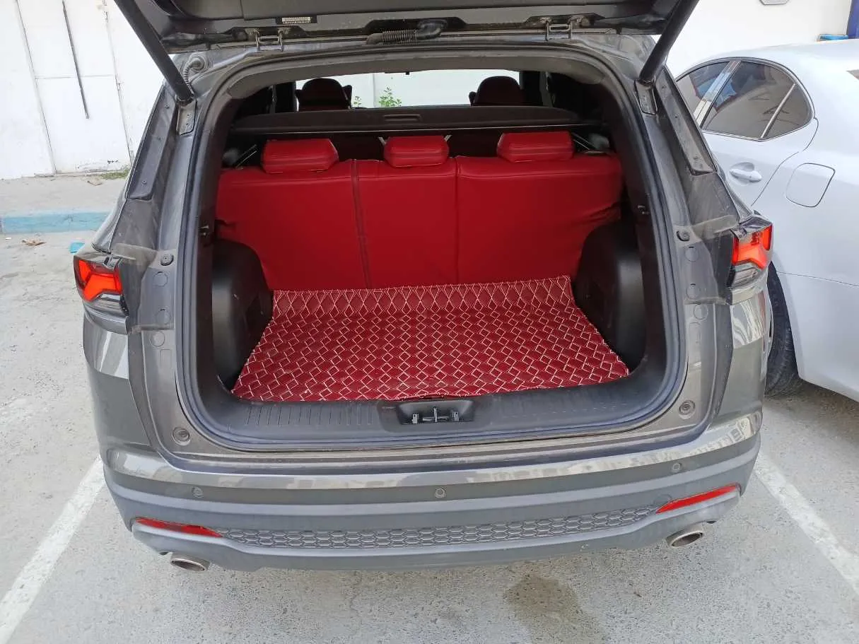 Car image 19