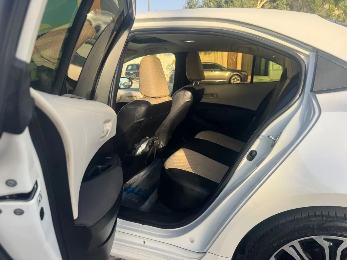 Car image 13