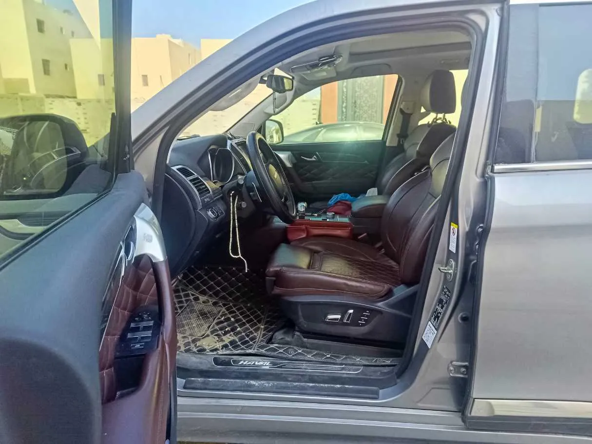 Car image 13