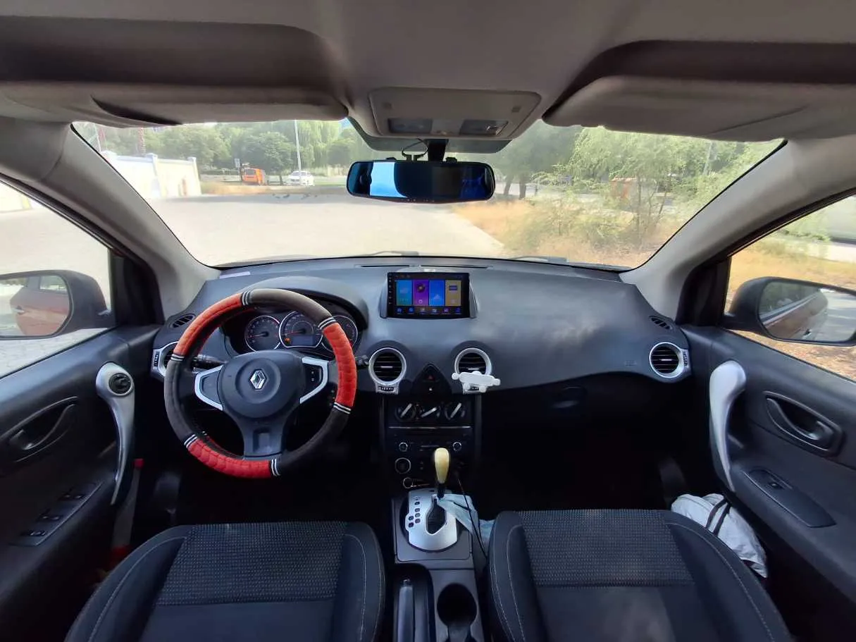 Car image 17