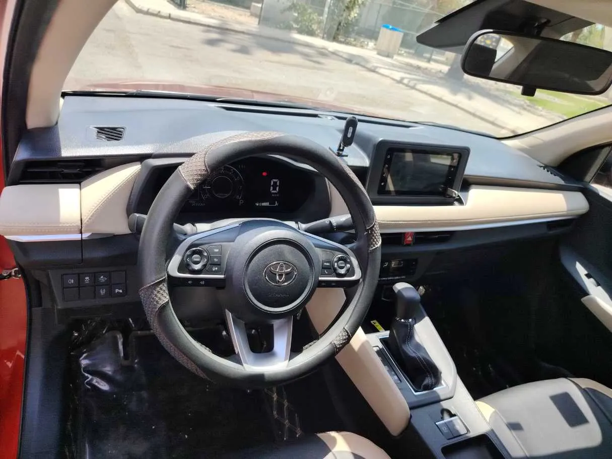 Car image 10