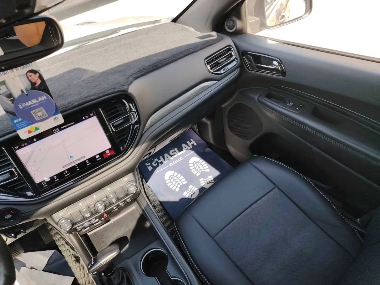 Car image 30