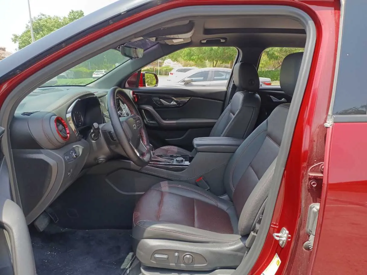 Car image 12