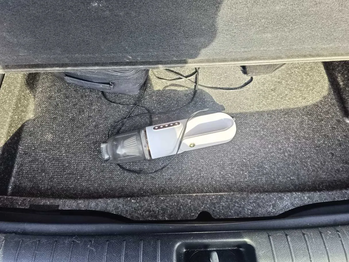 Car image 30
