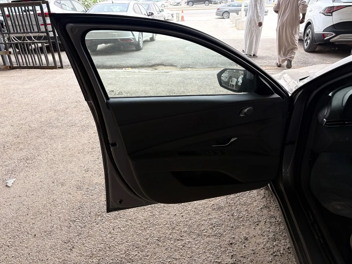 Car image 8