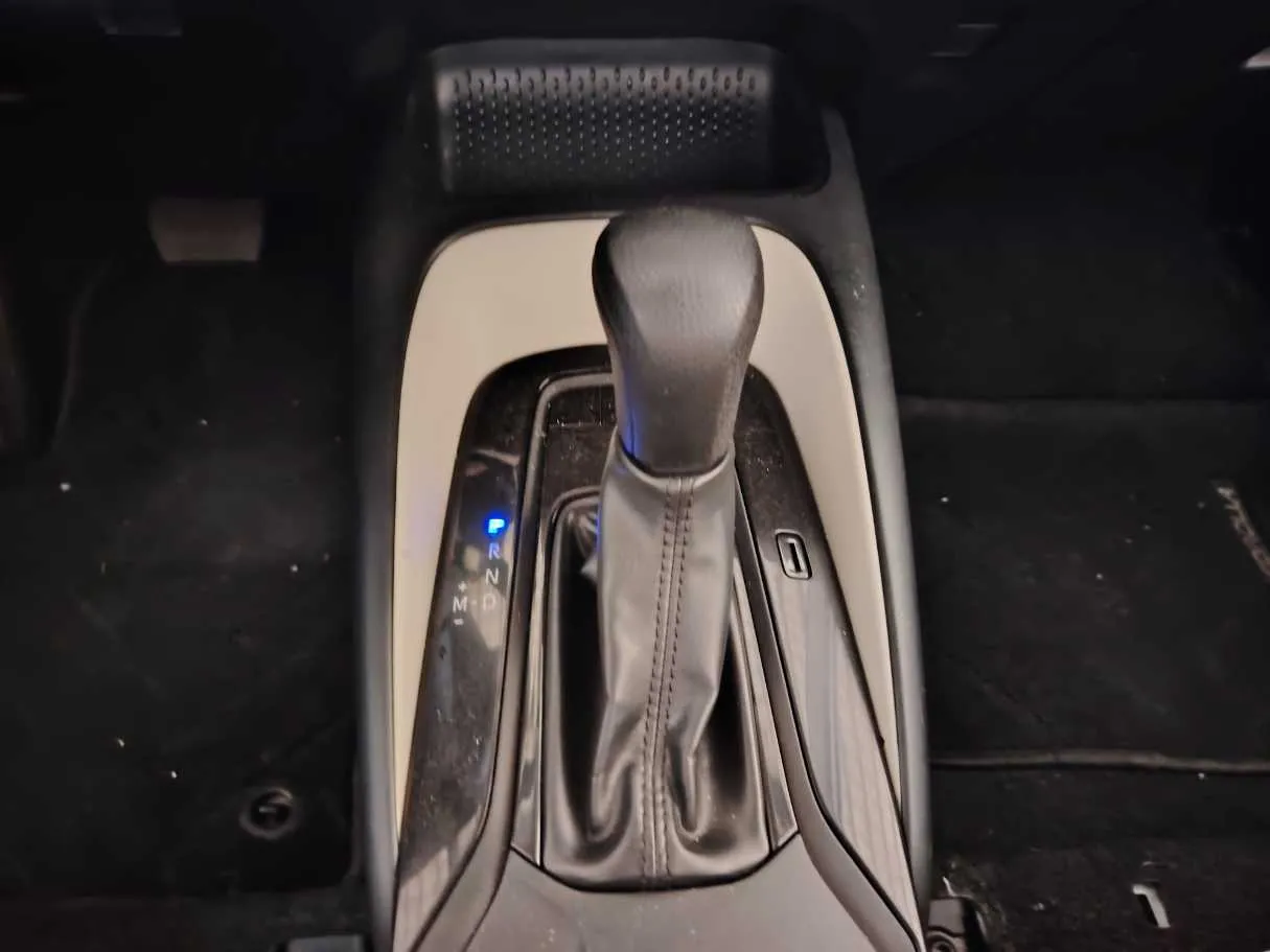 Car image 21