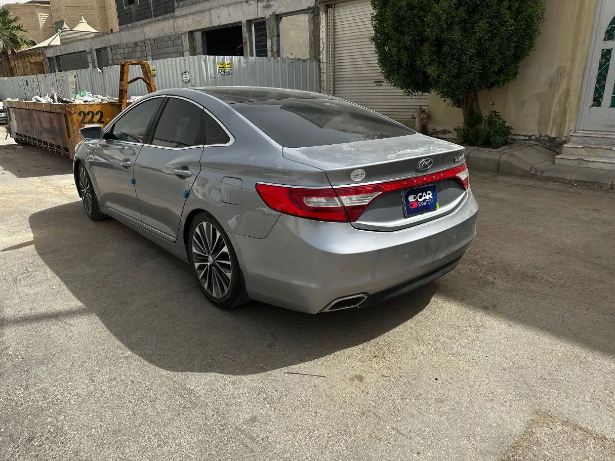 Car image 7