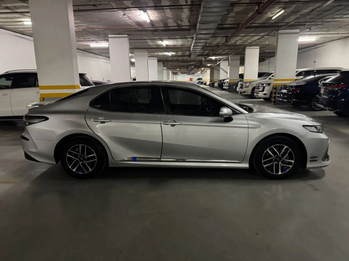 Car image 5