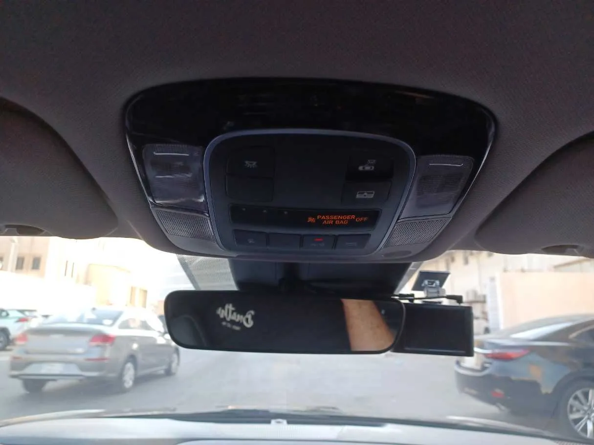 Car image 20