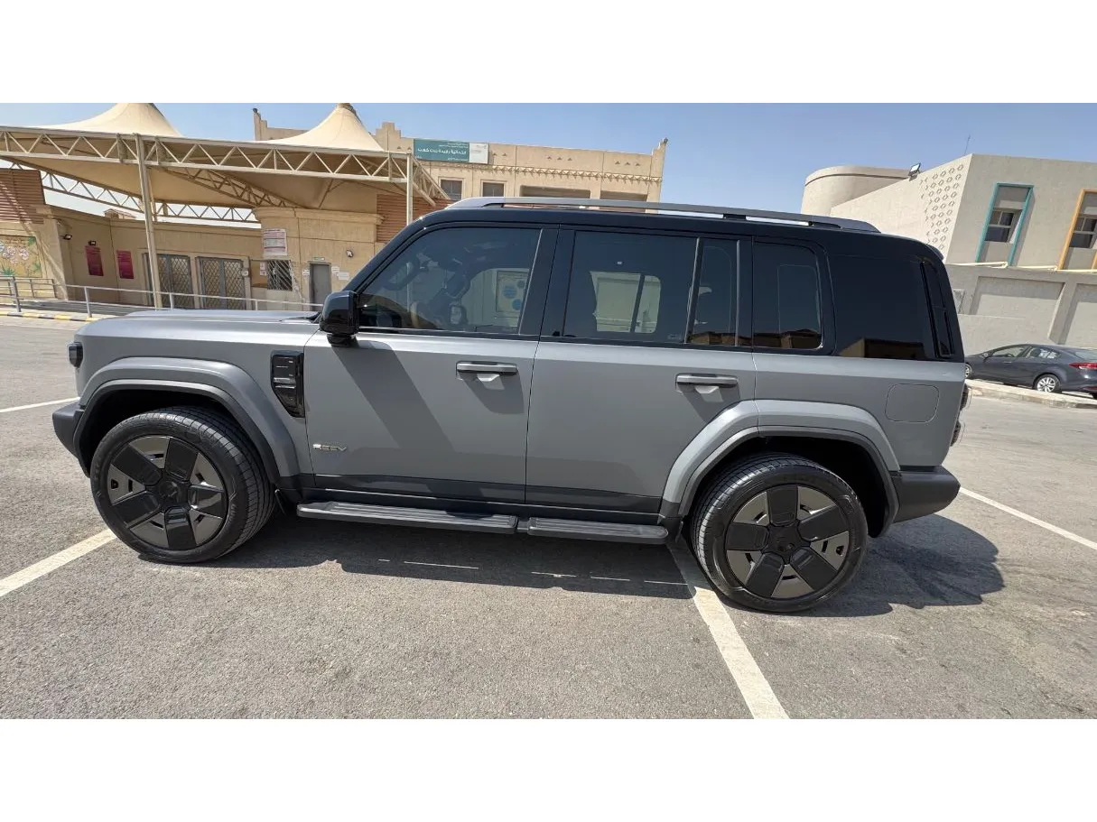 Car image 8