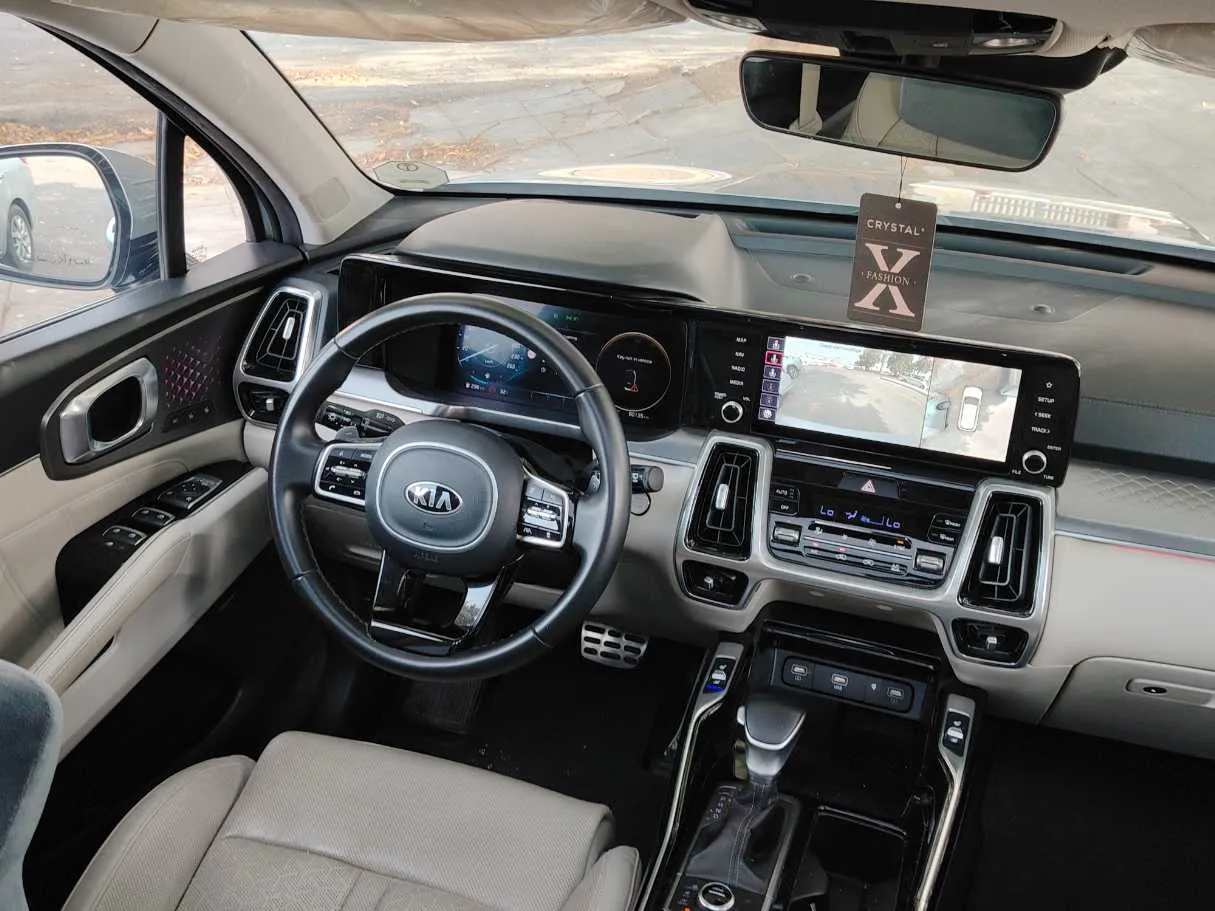 Car image 25