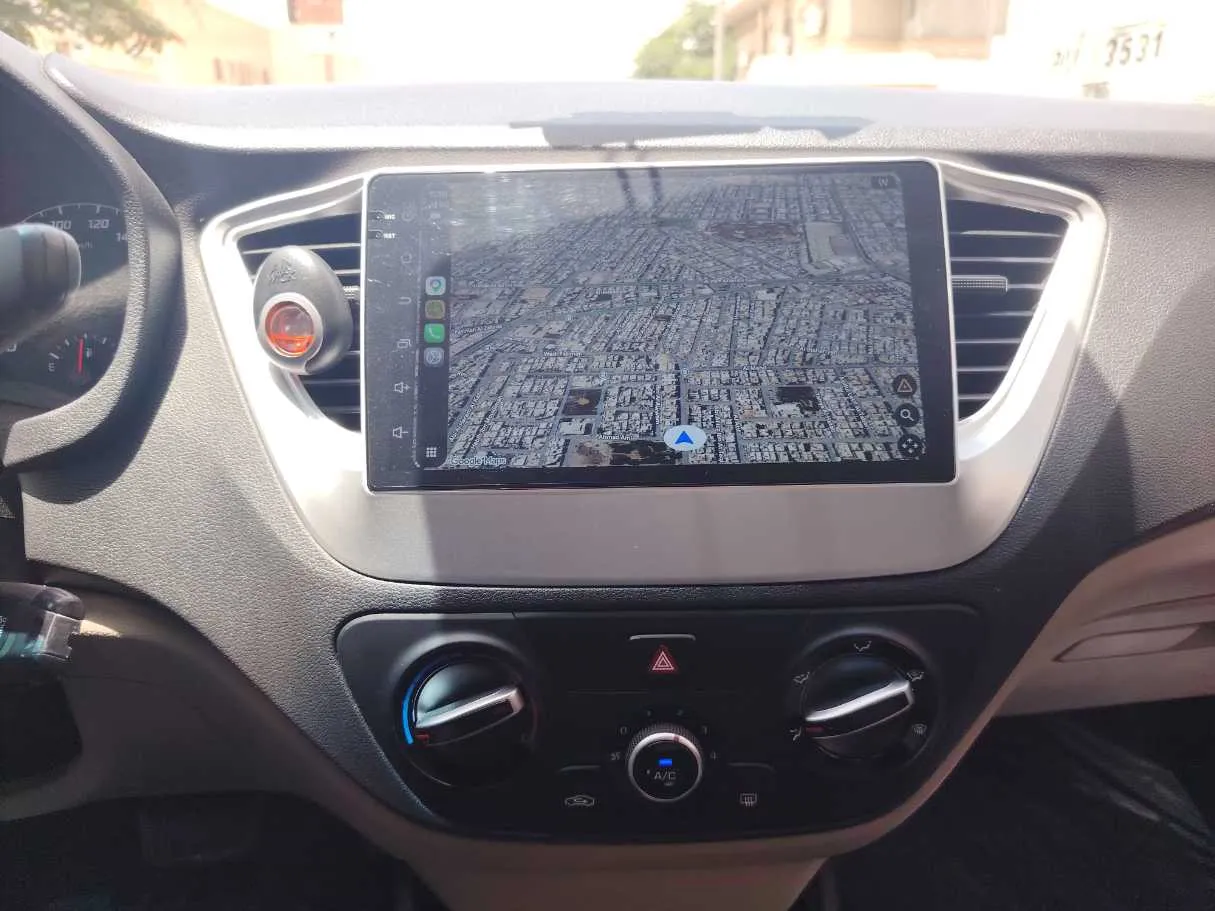 Car image 18