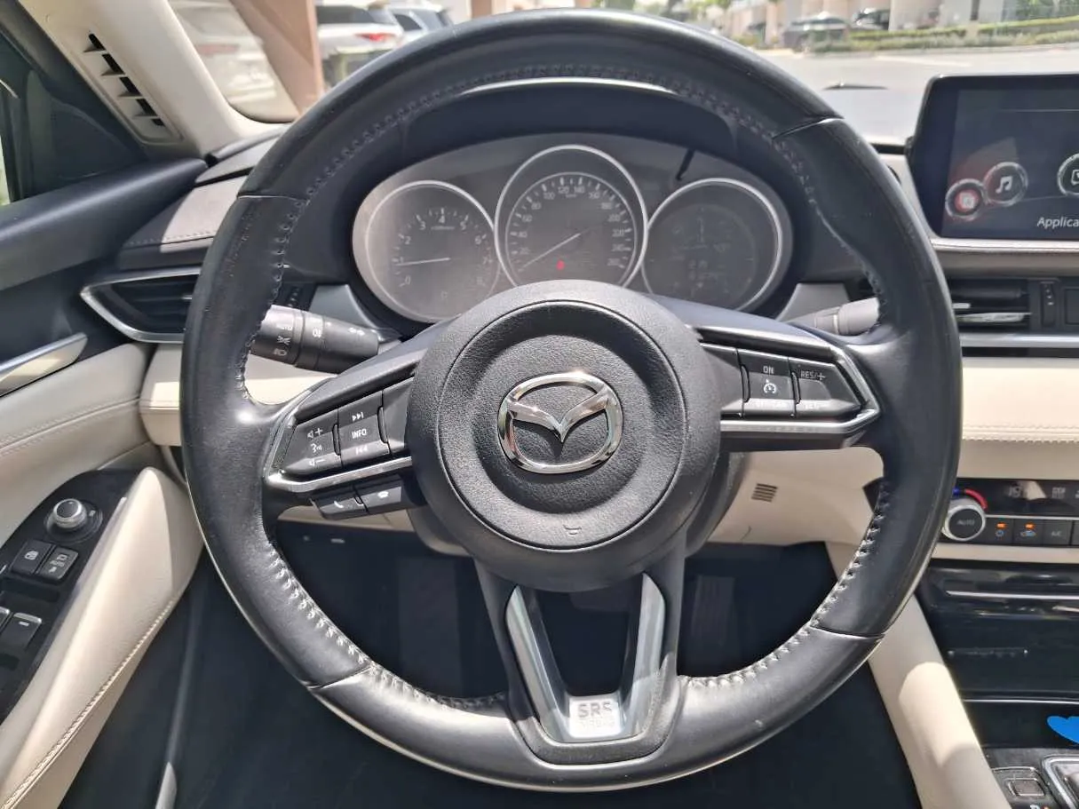 Car image 17