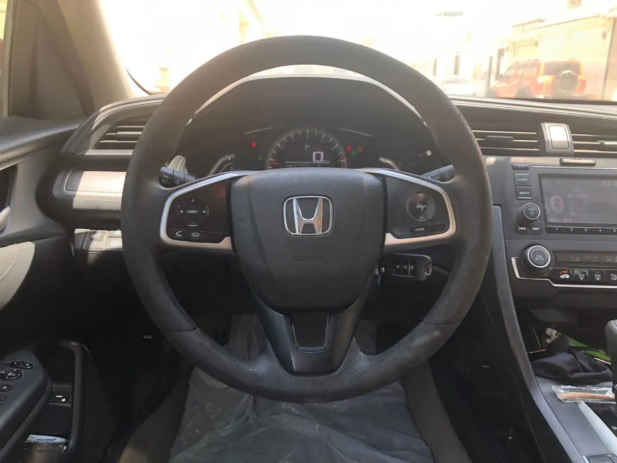 Car image 16