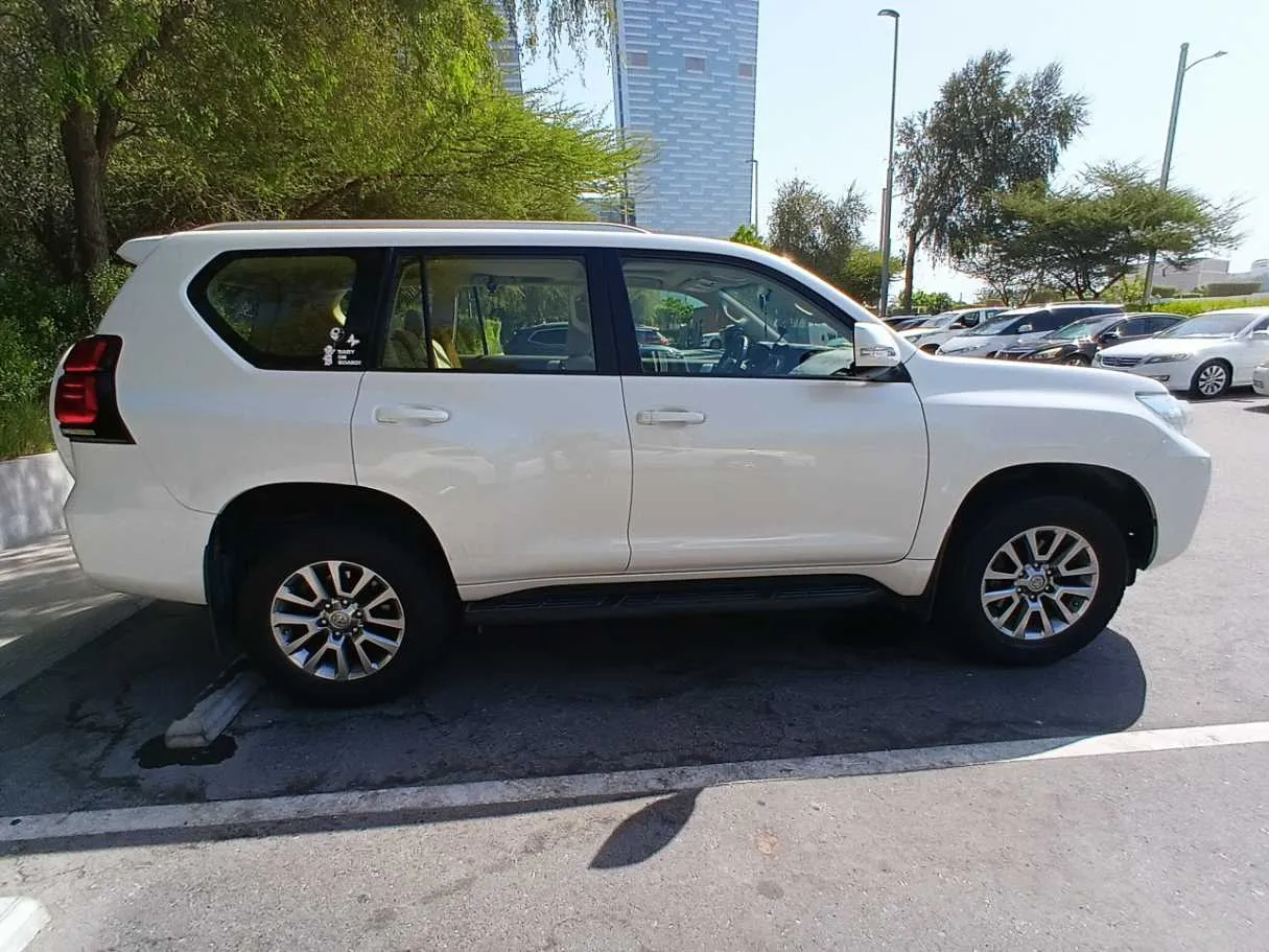 Car image 8