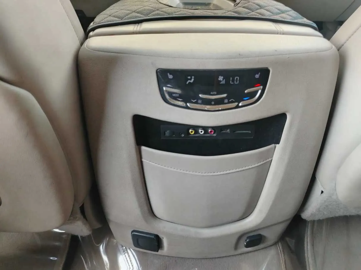 Car image 35