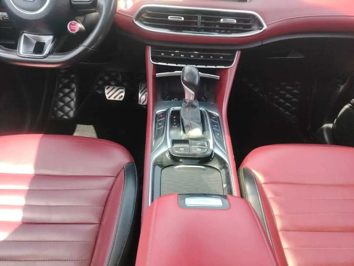 Car image 18