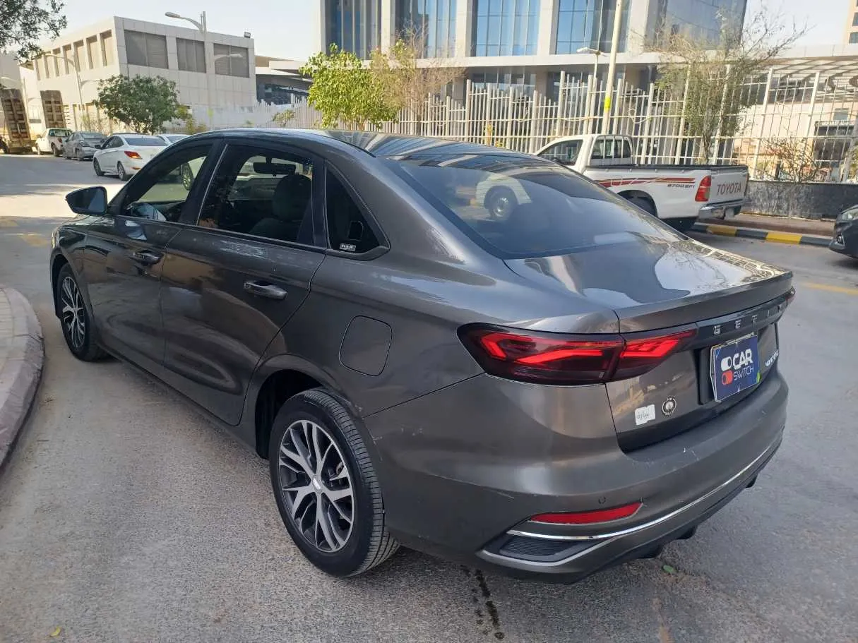 Car image 7