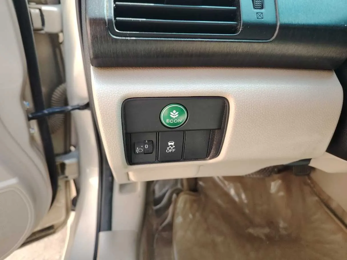 Car image 36