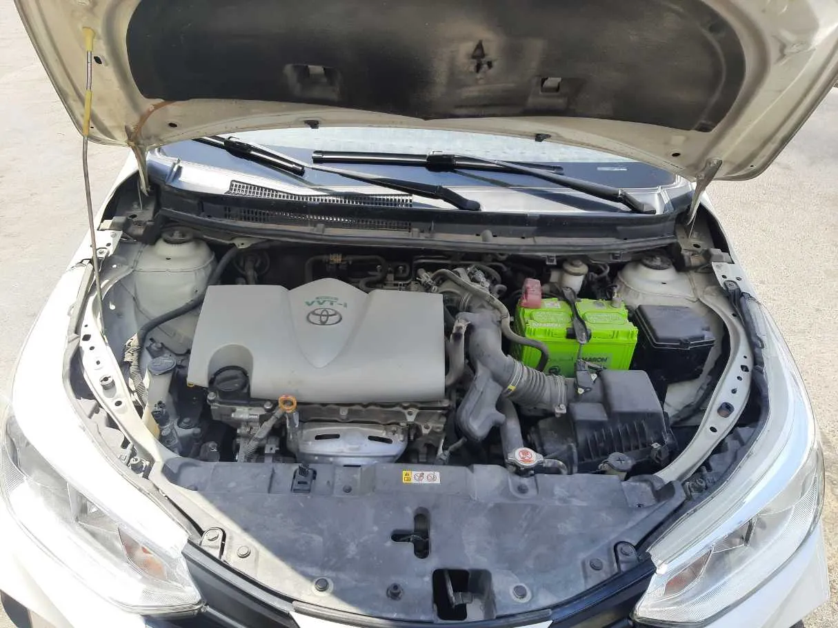Car image 12