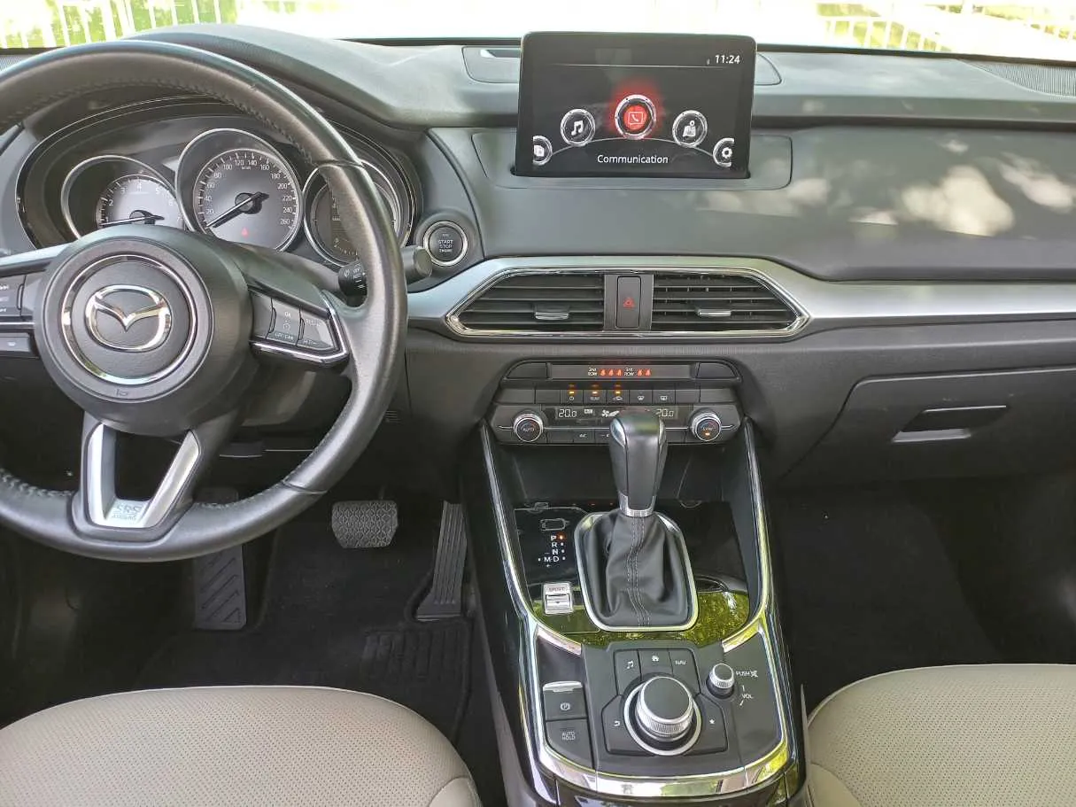 Car image 17