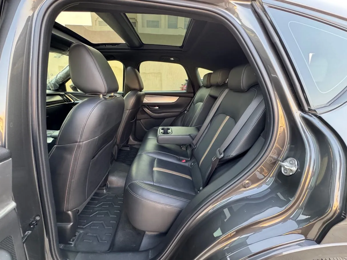 Car image 13