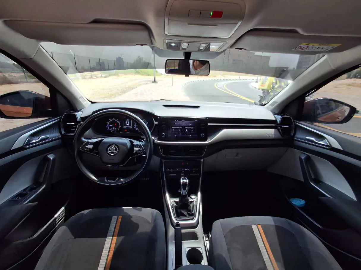 Car image 12