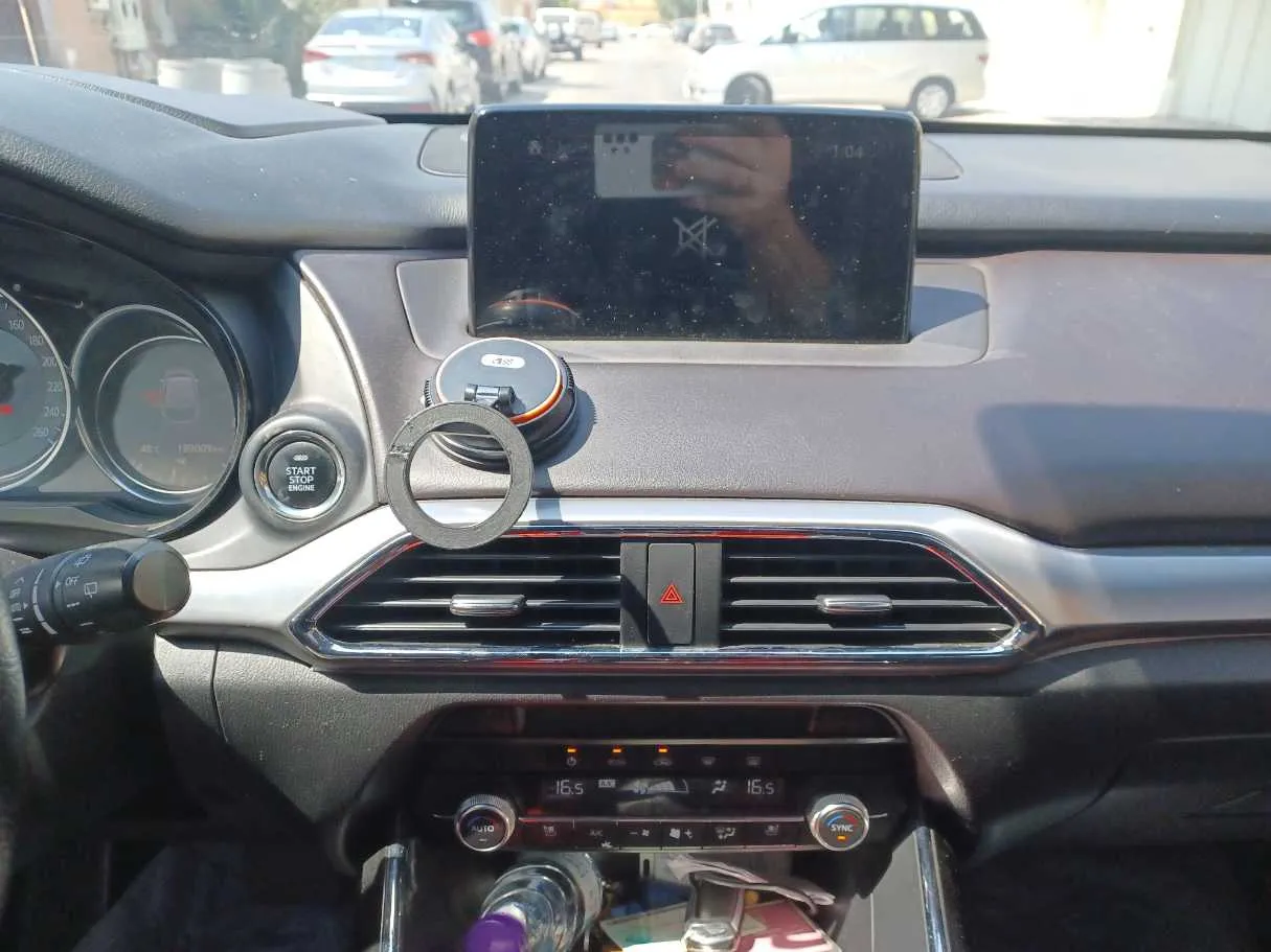 Car image 14