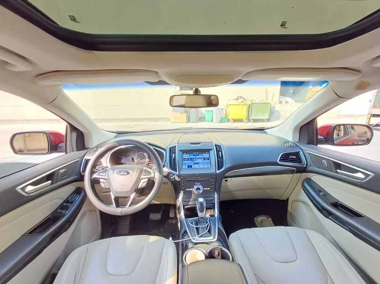 Car image 14