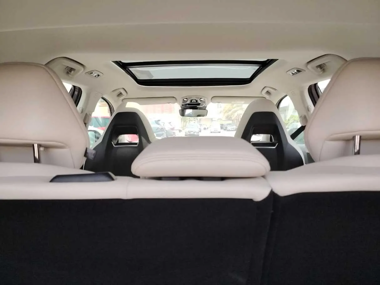 Car image 29