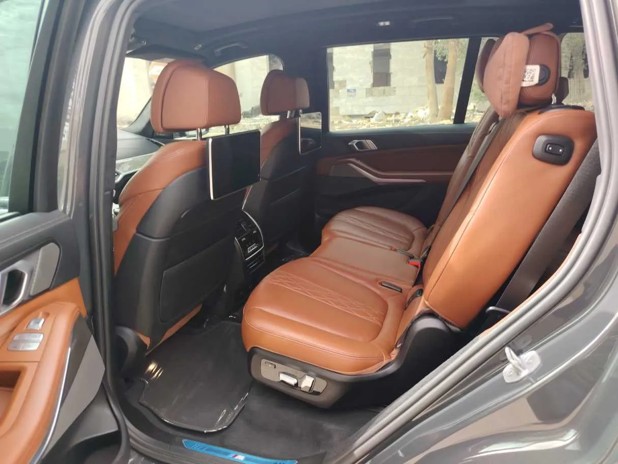 Car image 16