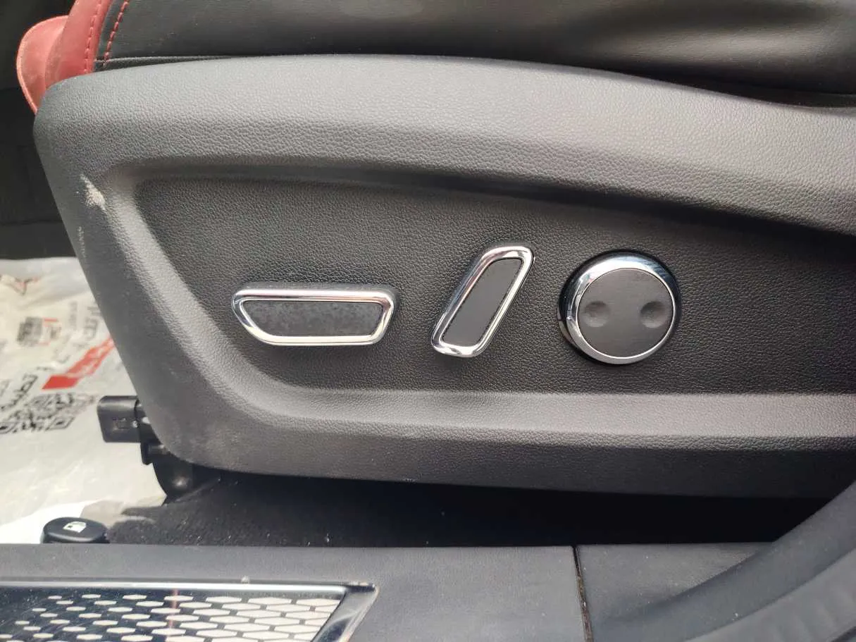 Car image 26